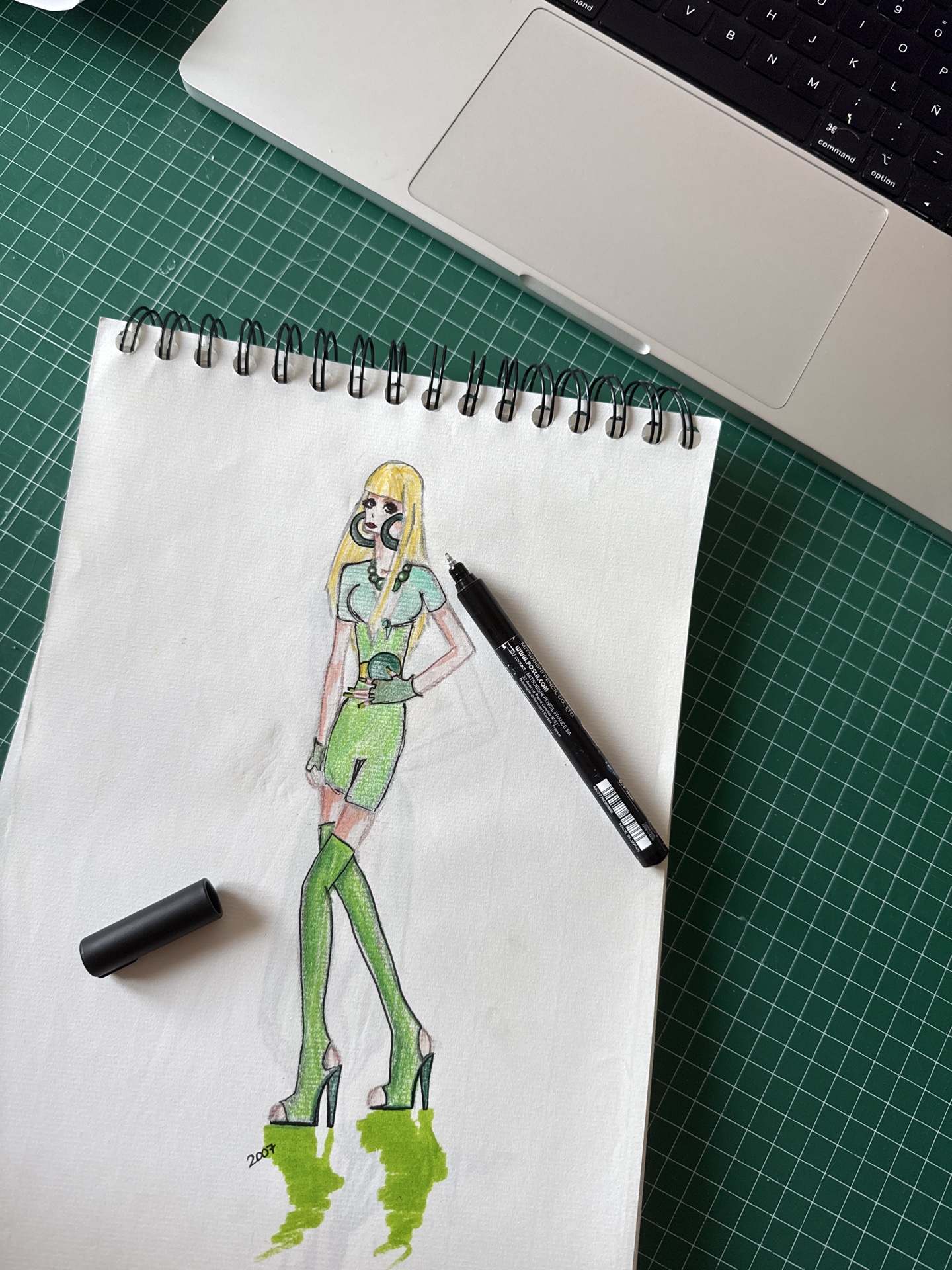 Imagen 3 diseño de ropa para muñecas boceto moda miniatura barcelona