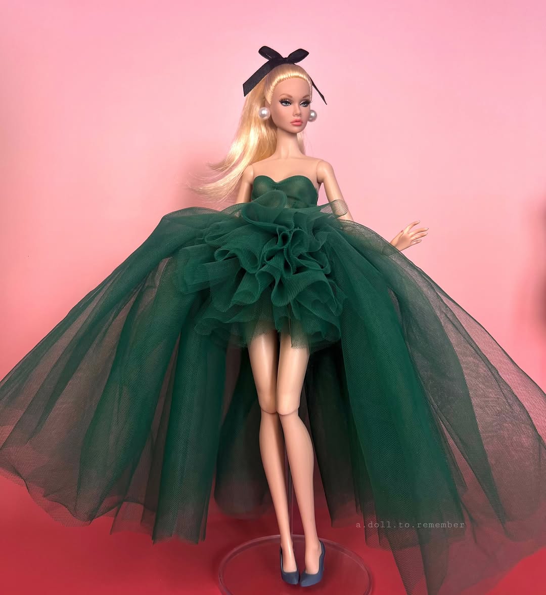diseñadores de ropa para muñecas Vinyl Doll Couture