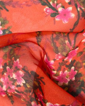 Detalle del tejido floral utilizado en el vestido Hawaiian Bloom inspirado en Barbie Hawaiian Superstar 1978