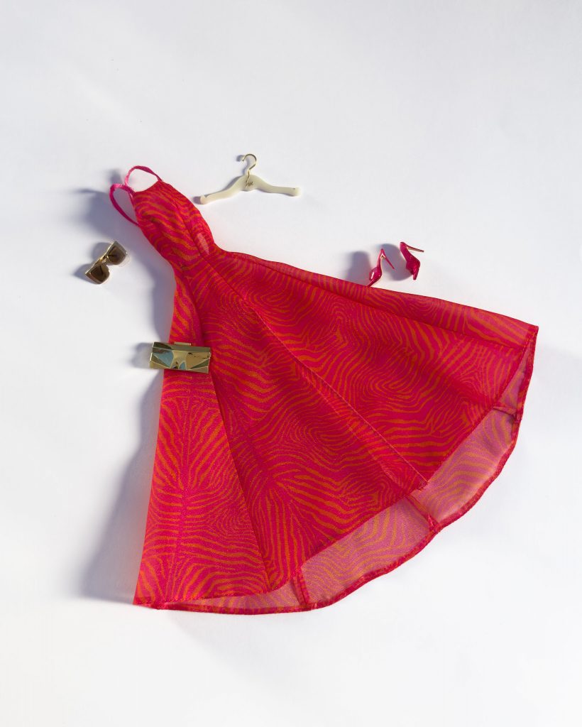 Diseño de ropa para muñecas en Hot Couture Vestido y accesorios de Hot Couture como ejemplo de diseño de ropa para muñecas