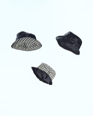 Gorro reversible artesanal para muñeca, vista principal